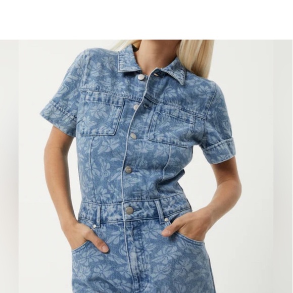 AFENDS Zuri New Denim Jumpsuit In Vintage Floral Pront
$127 $159 Size: L | - Picture 7 of 9
